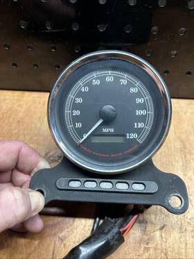 67046-97 Harley-davidson 1996 1997 1998 Oem Dyna Sportster Speedometer And Housing #80
