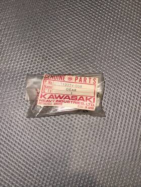 13224-008 Kawasaki New Oem Tachometer Gear Part # Tm9