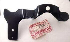 25008-048 Kawasaki Speedometer Mount Bracket Like New