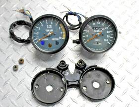 7811406 Yamaha 1975 Enduro 175 Oem - Speedometer Pair W Mount