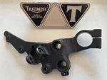 Triumph Thruxton 900 Carb/efi Footrest Bracket R/h Front T2075111 (air Cooled). Fixed Price $31.86.